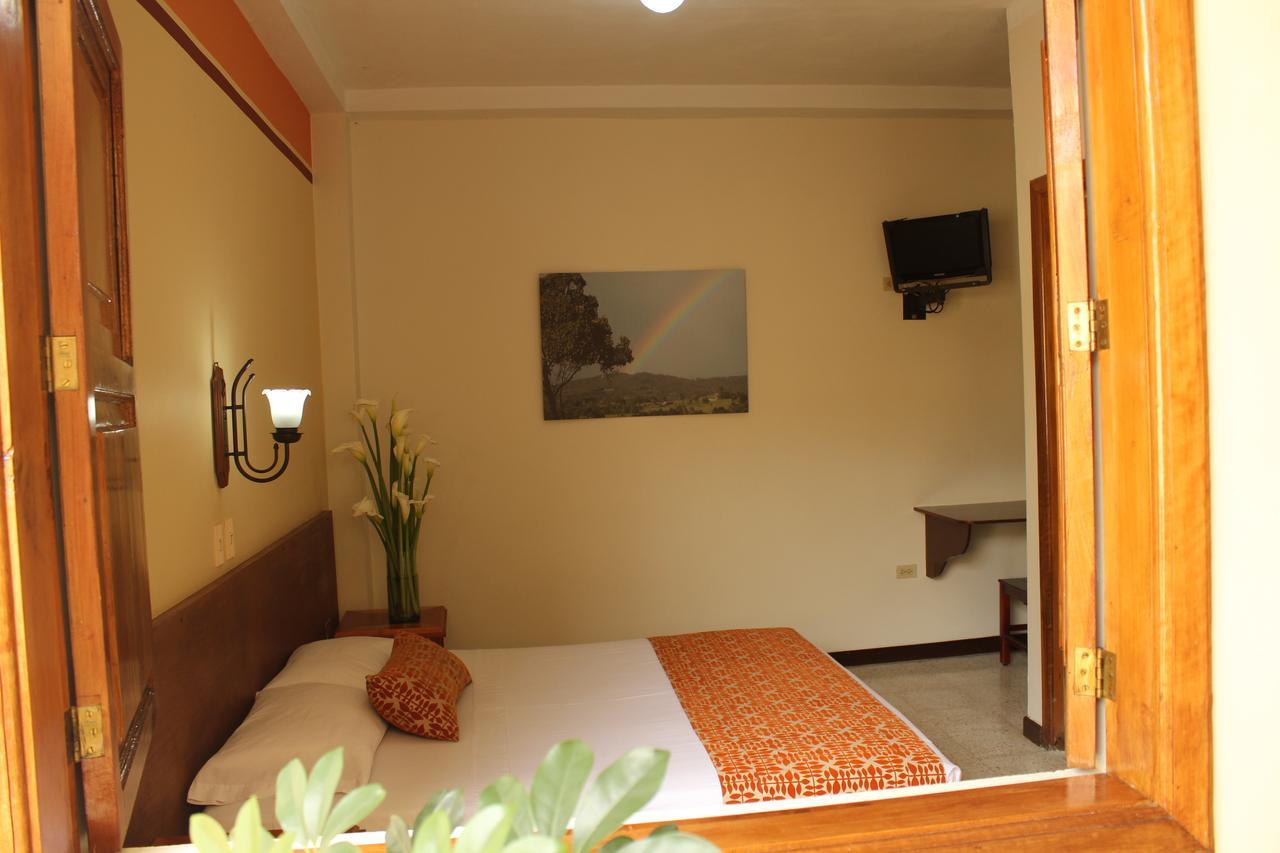 Hotel Valdivia Plaza Jardín Eksteriør bilde