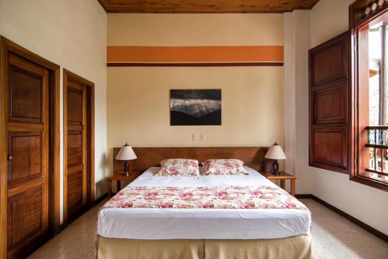 Hotel Valdivia Plaza Jardín Eksteriør bilde